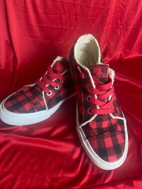 Blowfish womens Red and Black Buffalo Plaid Lace-Up Sneakers